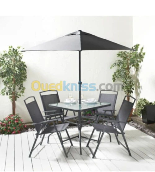 Table de jardin 4 chaises avec parasol 