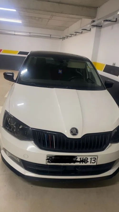 Skoda Fabia 2018 Style (avec toit panoramique)