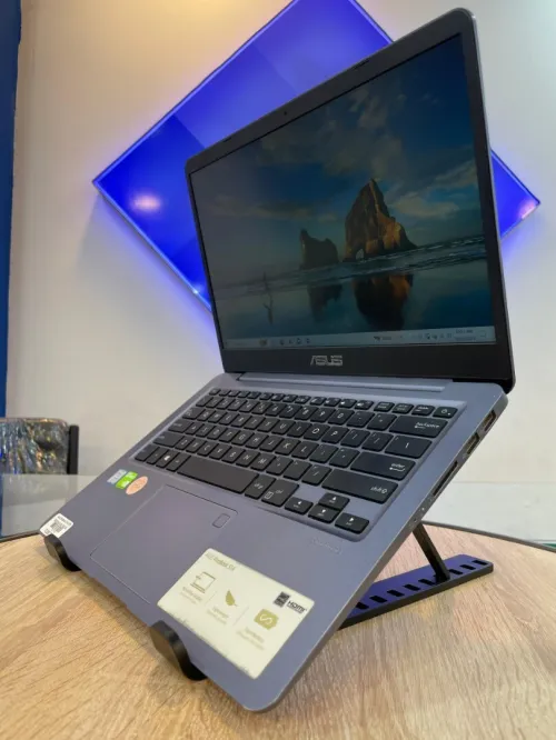 ASUS VivoBook S14 i5 8eme Generation Ram 8 Gb Stockage 256 Gb Nvidia Geforce Mx150 2 Gb