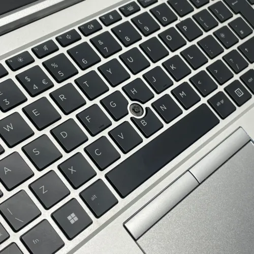 HP Elitebook 840 G8 i7 11eme Generation Ram 16Gb Stockage 256 Gb TACTILE