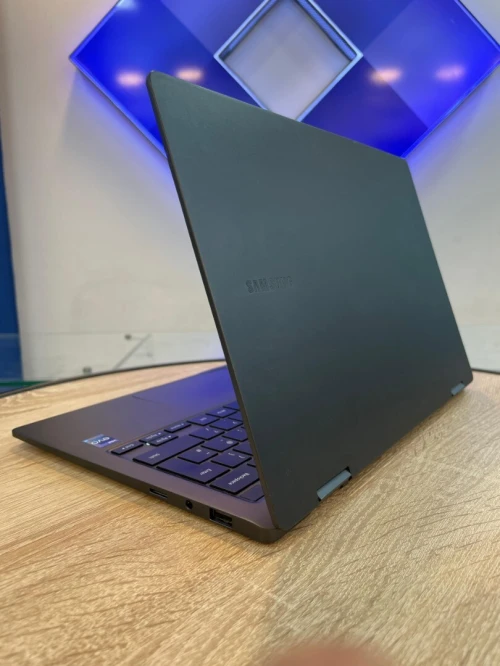 Samsung Galaxy Book i7 13eme Generation Serie P Ram 16 Gb Stockage 512 Gb X360 Tactile Oled