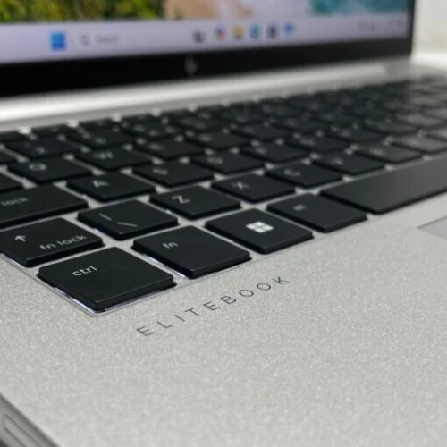 HP EliteBook 840 G10 TACTILE i7 13eme Generation Ram 16 Gb Stockage 512 Gb 2K