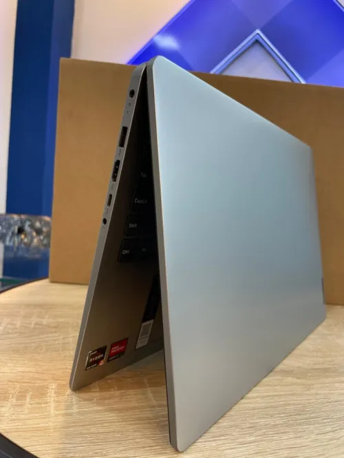Lenovo IdeaPad Ryzen 5 Serie 7000 Ram 16 Gb Stockage 512 Gb Neuf