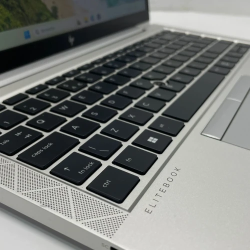 HP Elitebook 840 G8 i7 11eme Generation Ram 16Gb Stockage 256 Gb TACTILE