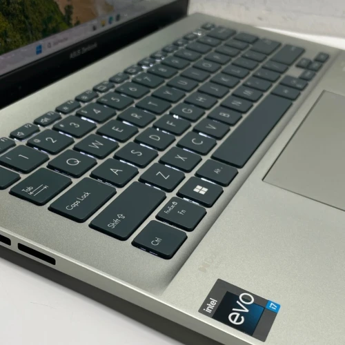 Asus ZenBook 14 i7 12eme Generation Serie P Ram 16 Gb Stockage 512 Gb 2,8K Oled