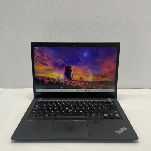 Lenovo thinkpad P14s i7 10eme generation Ram 16Gb Stockage 512Gb Nvidia quadro 2Gb