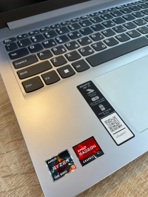 Lenovo IdeaPad Ryzen 5 Serie 7000 Ram 16 Gb Stockage 512 Gb Neuf