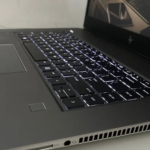 WorkStation HP ZBook Studio 15 inch G5 i7 10eme Generation Serie H Ram 32Gb Stockage 512 Gb Nvidia P1000 4 Gb