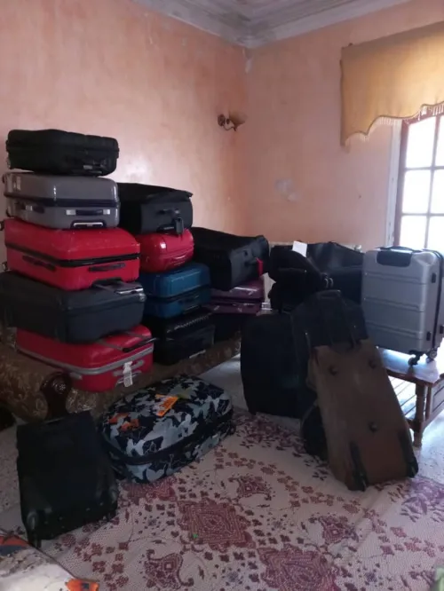 Lot de 21 valises vennue de l'Angleterre حقائب سفر انجليزية