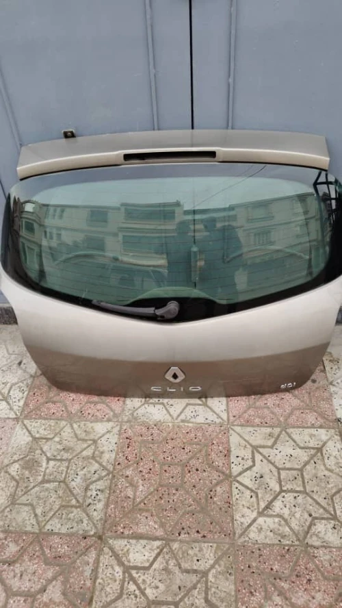 Male et parchoc arriere( noir) clio 3 2009/2013