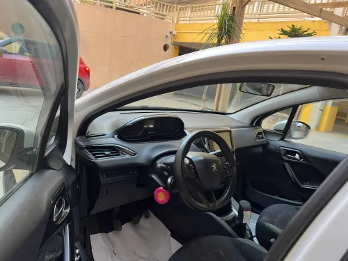 Peugeot 208 2015 Allure