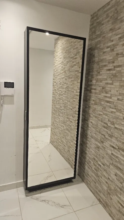Meuble de chaussure avec miroir tres pratique