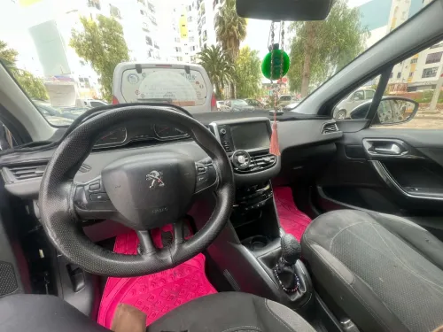 Peugeot 208 2015 Allure