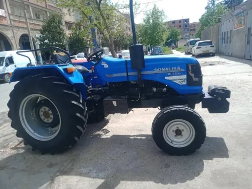 Sonalika 4X2 sans Turbo DI 75 RX 2015