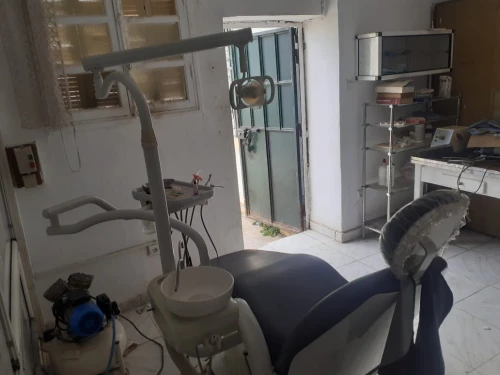 Chaise dentaire et machine détartrage
