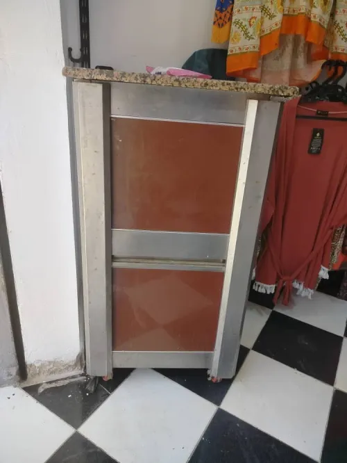 VITRINE ET TINDA ET MATERIELS MAGASIN