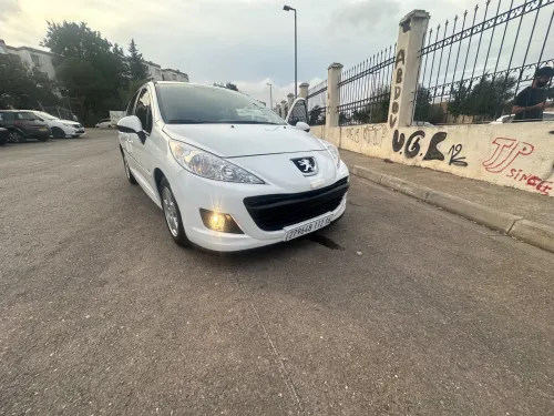 Peugeot 207 2012 Fennec