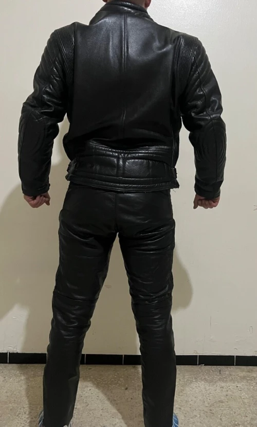 Tenue complète veste et pantalon en cuire véritable protection pour les motards 