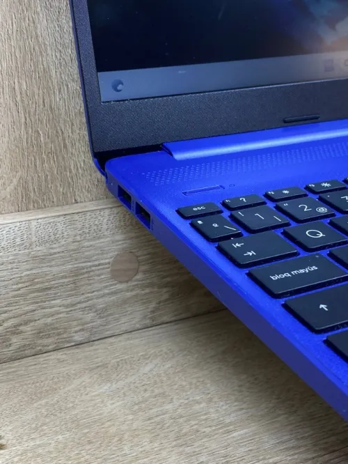 LAPTOP HP 15 AMD 3020e 4 Go DDR4 256Go SSD