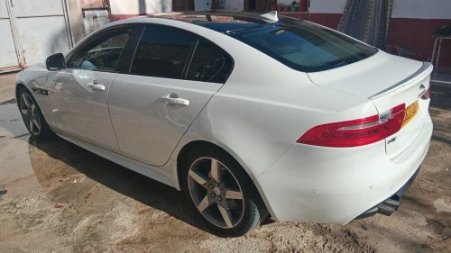 Jaguar XE 2020 La tot