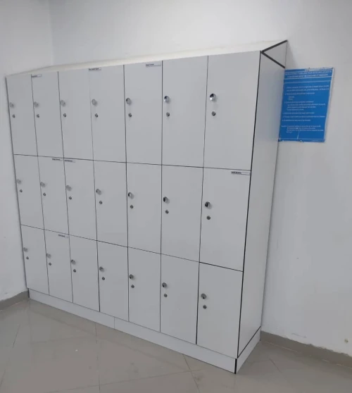 Casier vestiaire en HPL