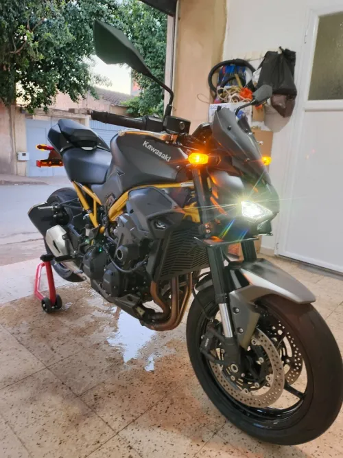 Kawasaki Z900 gold 2026