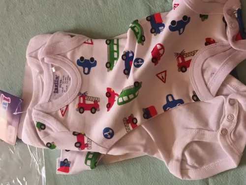 Vêtements bébé et enfant " Reebok et Orchestra " Neufs avec étiquette. 