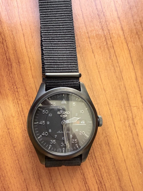 Seiko 5 Black Nato