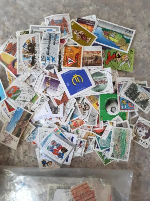 طوابع بريدية قديمة وجديدة 