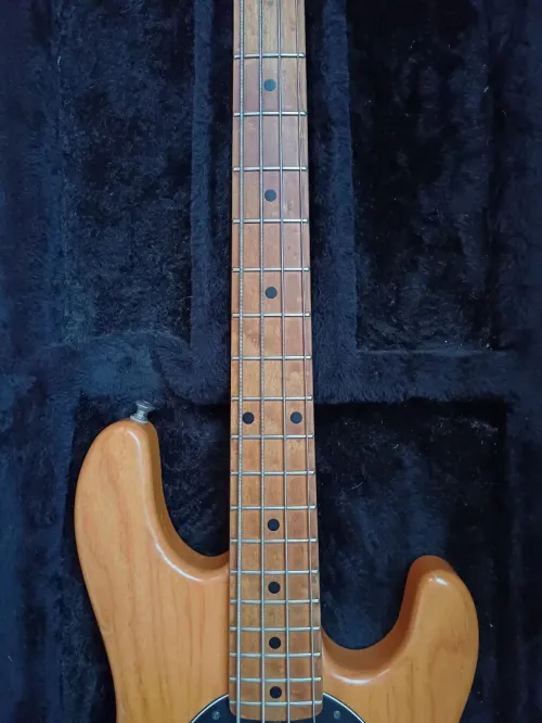 Guitare basse Music Man stingray 4 2EQ 1995