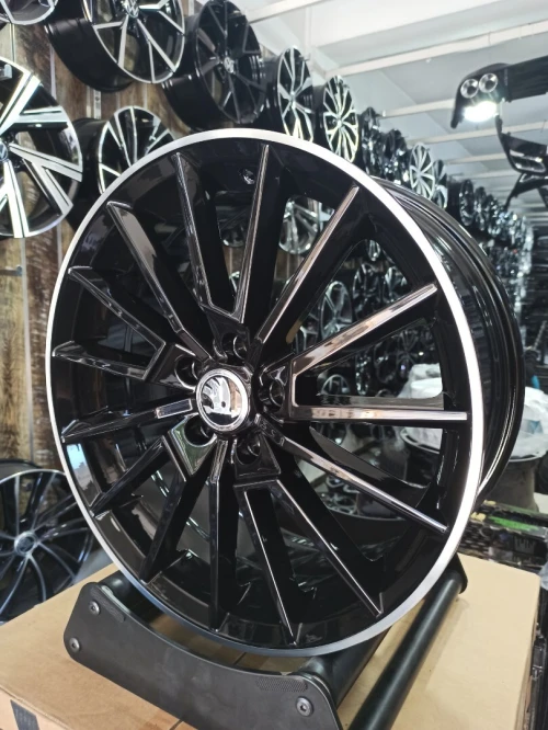 Jantes en alliage Skoda Fabia Monte-Carlo par 17