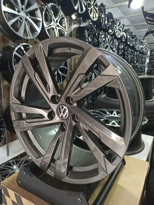 Jantes en alliage Volkswagen Tiguan et t-roc et golf 8 R18