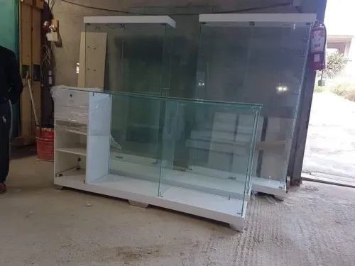 Vitrine et présentoir d'exposition en verre 