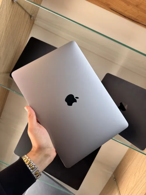 MacBook pro 2017 13.3  i5  8gb 128gb