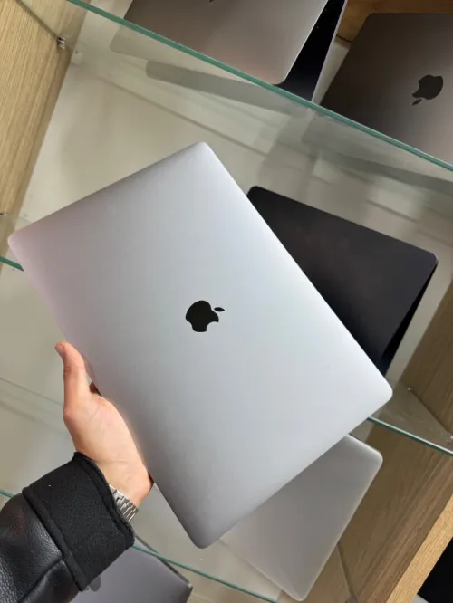 MacBook pro 2016 15puceTBARRE i7  16gb 256gb