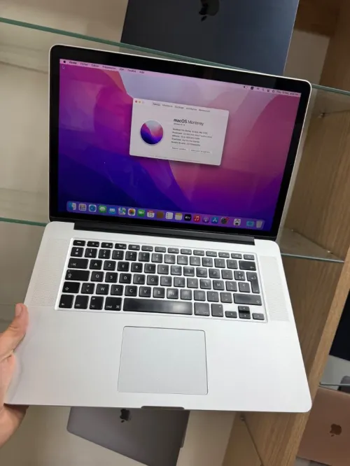 MacBook pro i7 2015  15puce16GB/256GB