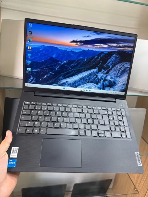 LENOVO V15  I5 1235U 8gb/256gb