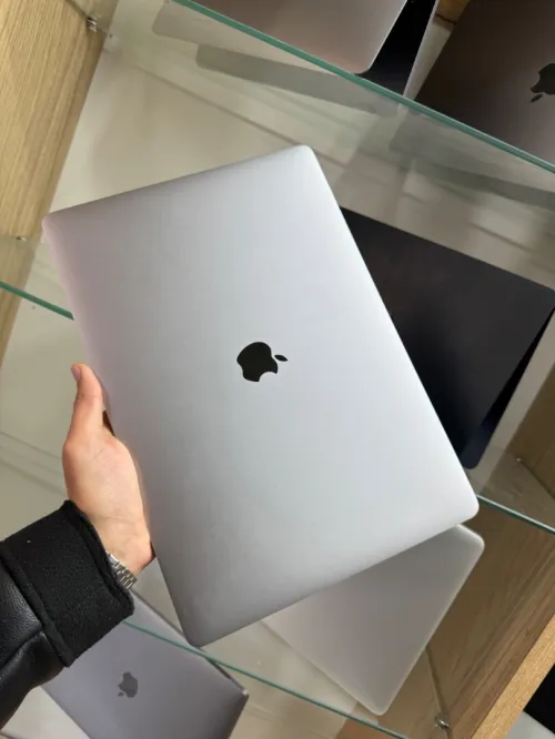 MacBook pro 2016 15puceTBARRE i7  16gb 256gb