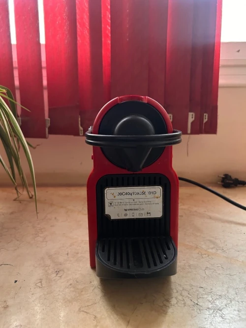 Machine à café Nespresso inissia marche très bien