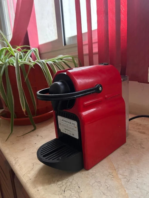 Machine à café Nespresso inissia marche très bien
