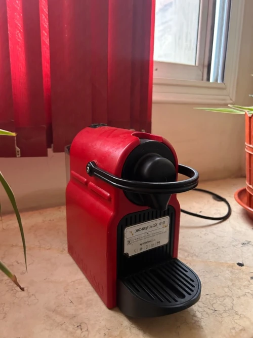 Machine à café Nespresso inissia marche très bien