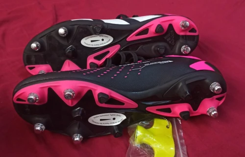 Soulier de foot حذاء رياضي