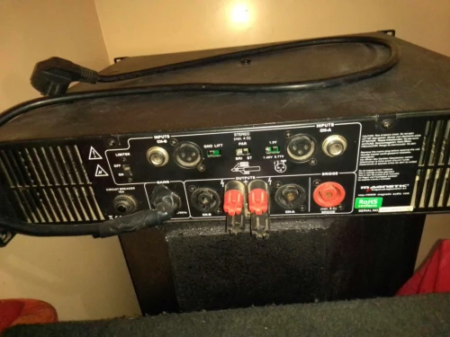 Table de mixage amplifiée + amplificateur