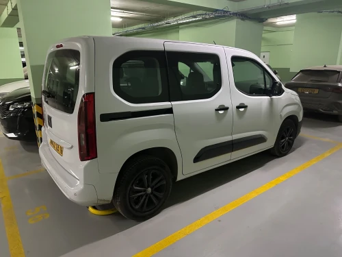 Location de véhicules neufs avec ou sans chauffeur