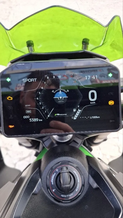 Kawasaki Z900 2025