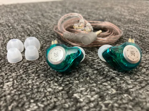 IEM KZ KZ EDX Pro with microphone)