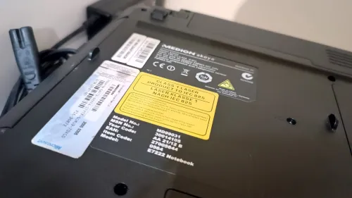 LAPTOP i3-2350M / 12GB RAM / 256GB SSD + 500GB HDD / Dolby Audio / Medion Akoya