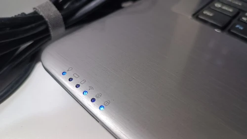 LAPTOP i3-2350M / 12GB RAM / 256GB SSD + 500GB HDD / Dolby Audio / Medion Akoya