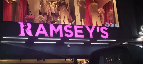 Les panneaux publicitaires اللافتات الاشهارية