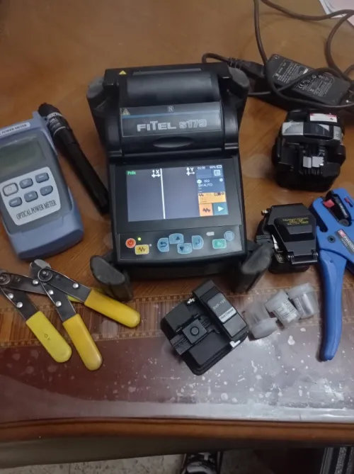 Soudeuse de fibre optique fitel s179